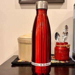 Red Tim Hortons 2017 stainless steel Hot/Cold Liquid Water bottle 500ml/16 oz